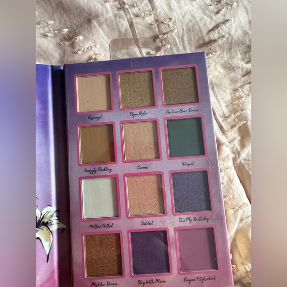 Disney Princess Rapunzel Eyeshadow Pallet - Picture 2 of 4